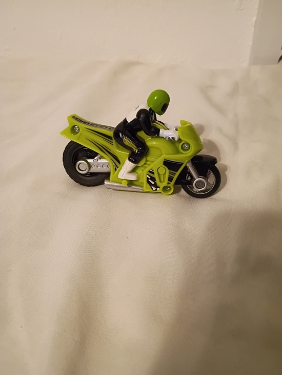 Hot Wheels Other - Green Kids Motorcycle Toy with Rider - Unbranded